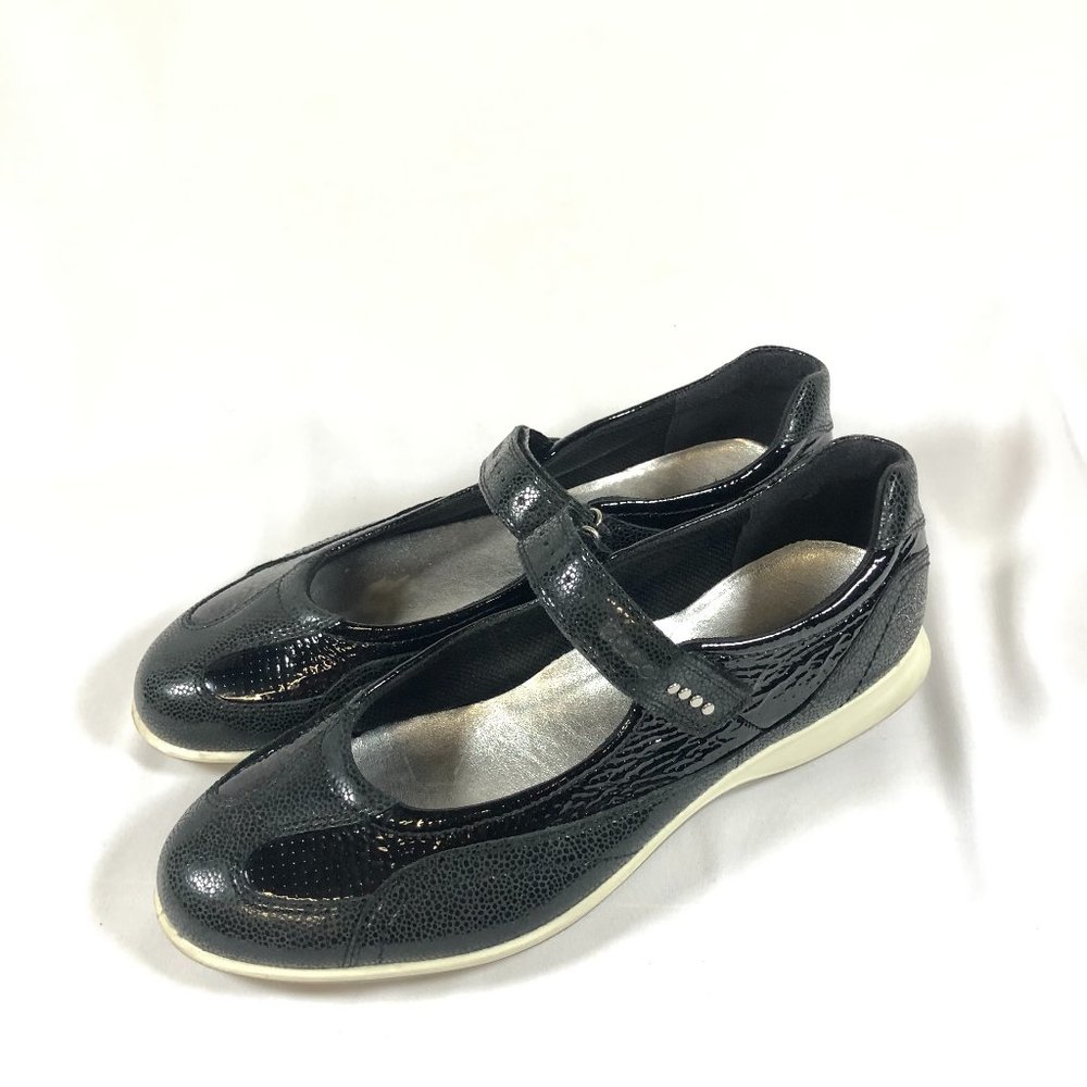 ECCO Black Patent leather Velcro Mary Jane flats Woman's sz EU 39 us 8